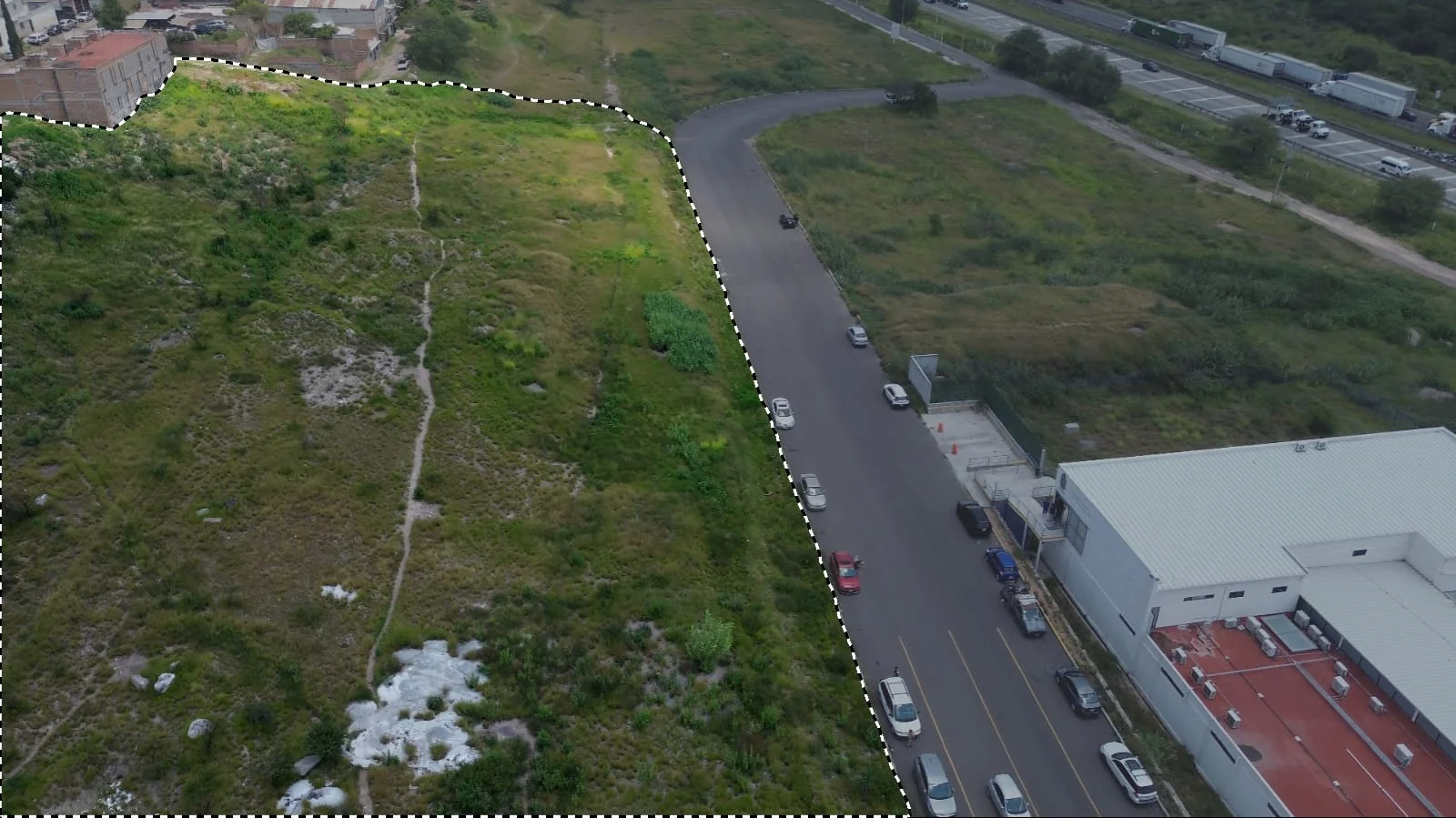 El terreno del hospital visto desde el aire, con el polígono marcado